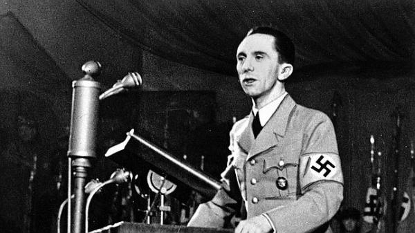 La conocida frase de Joseph Goebbels: "Una mentira repetida mil veces se convierte en verdad". ¡Qué se puede hacer si uno de estos zumbaos alcanza puestos de poder!